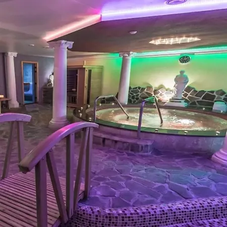 Adela Vip Nezabudka - Tiche Kridlo, 45m2 A Spanok דירה